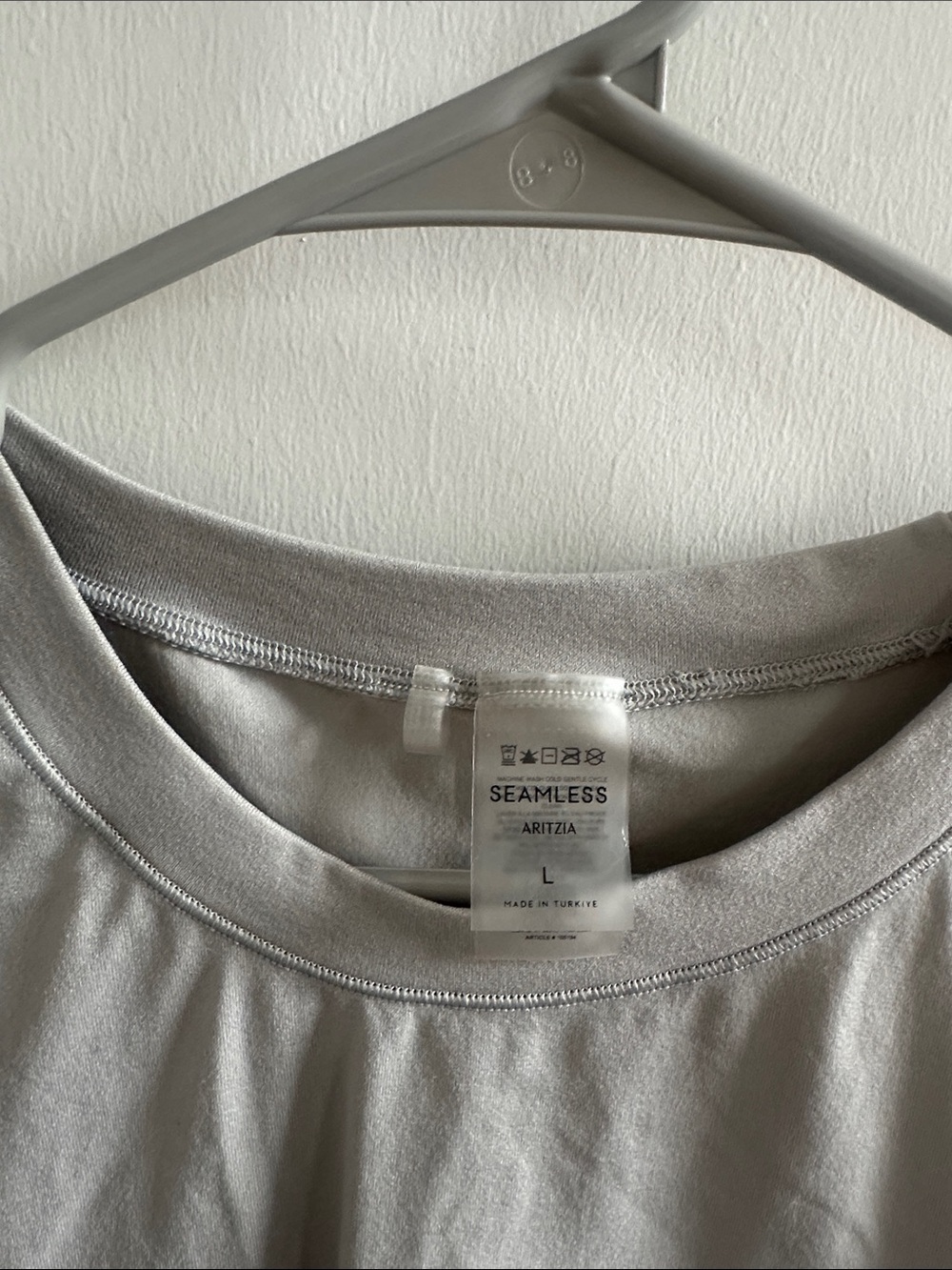 aritzia seamless tees - Picture 5 of 9